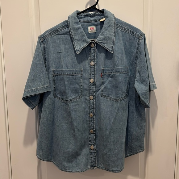 Levi’s Oversized Button Down Shirt - Picture 1 of 3